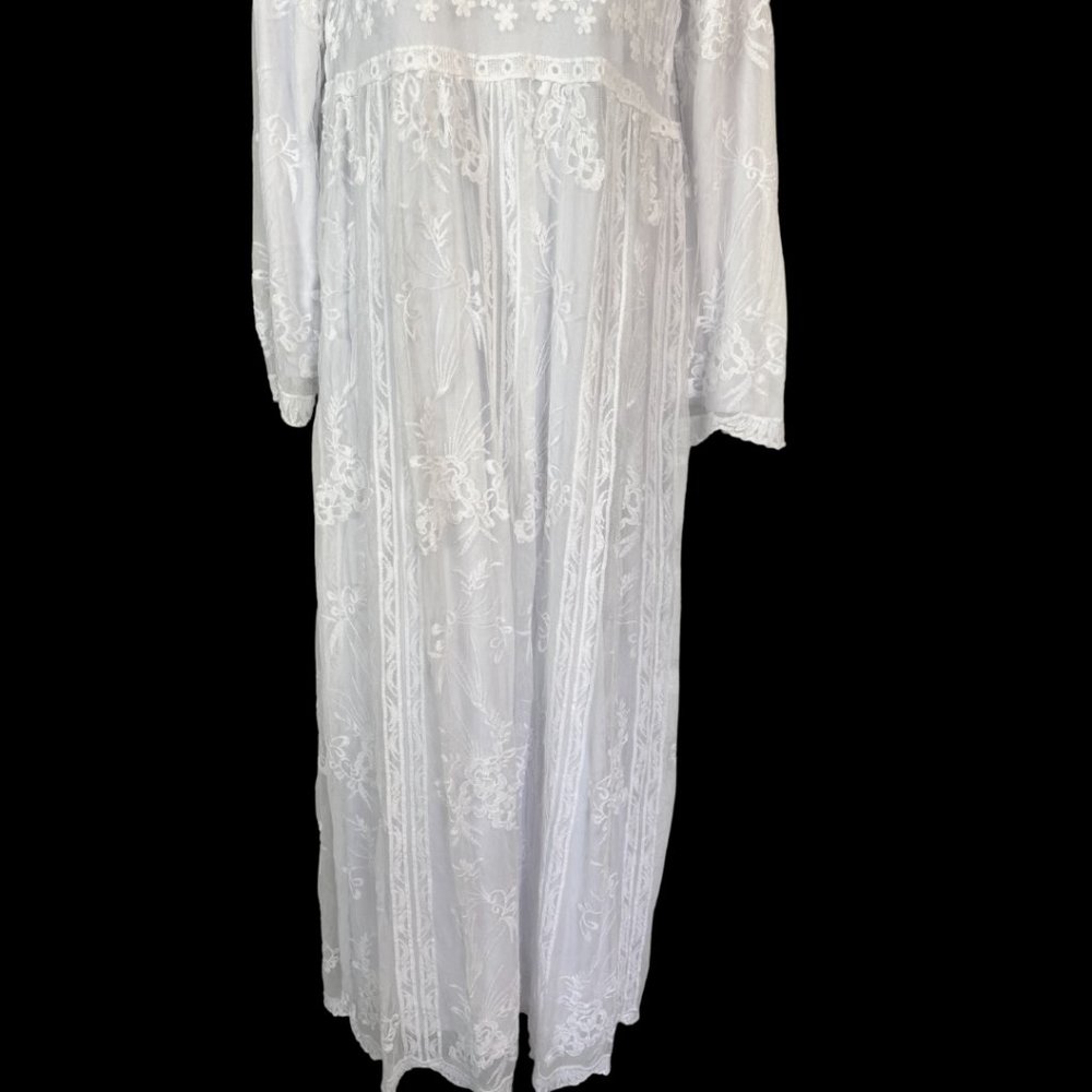 White long dress flower - Picture 4 of 6